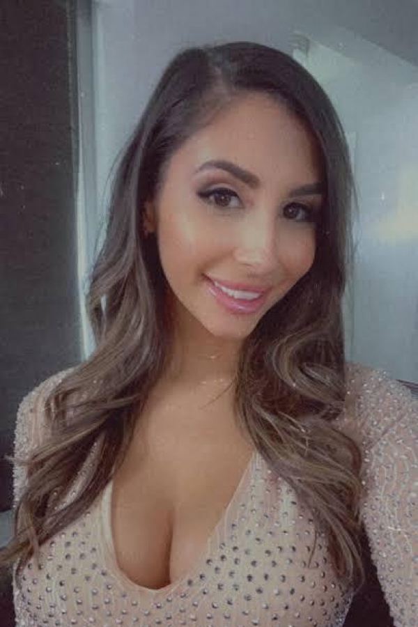 Brenna +52(984)1565-045