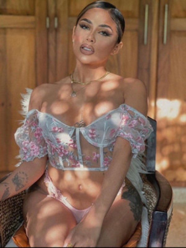 PEACHES +52(984)1565-045