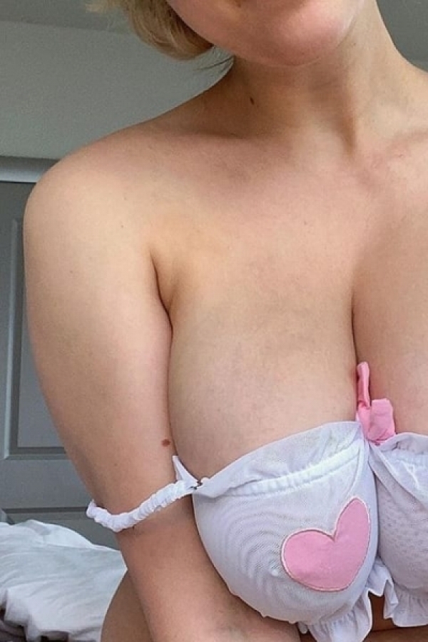 EMILY +52(984)1565-045