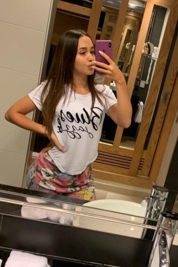 ROSELLY +52(984)1565-045