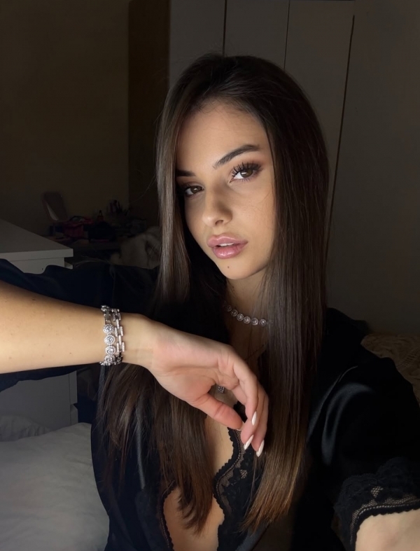 Catalina +52(552)1839-077