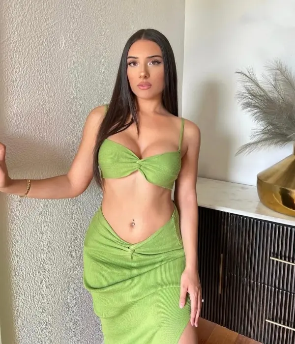 Daniela +52(552)9121-797