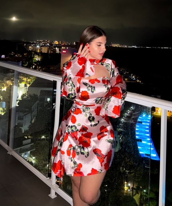 Lana +52(999)1358-108