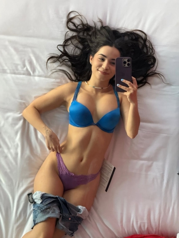 Lia +52(564)7649-771