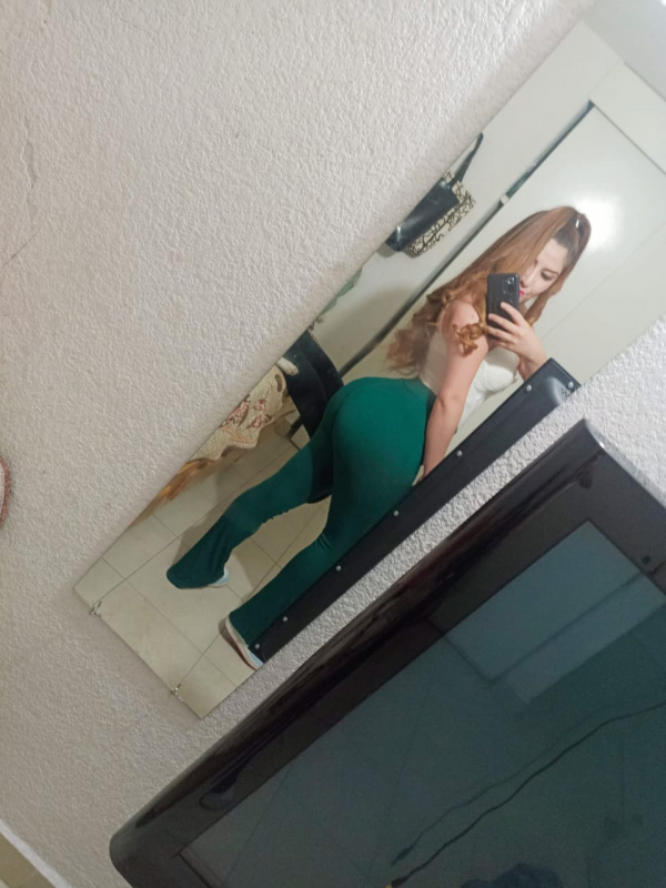 Catalina +52(334)1836-829