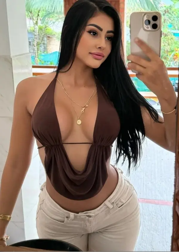 Valeria +52(566)2518-665