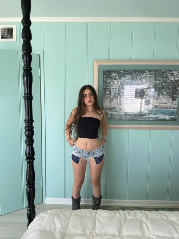 Bella +52(553)1289-284